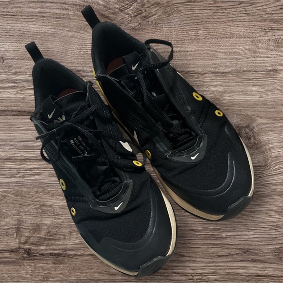 Nike Black and Orange Sneakers with Air Max Design - Picture 8 of 9